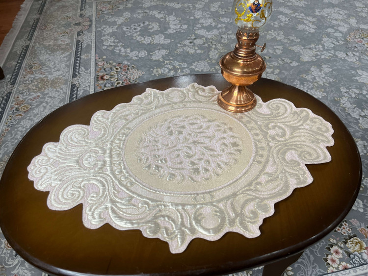 رومیزی شانل مخمل 4 تکه رنگ صورتی