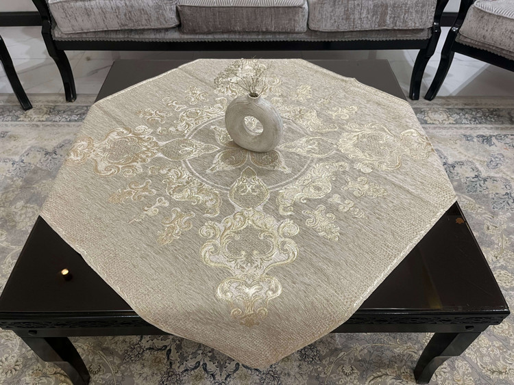 رومیزی مخمل طلاکوب طرح پرواز رنگ نسکافه ای
