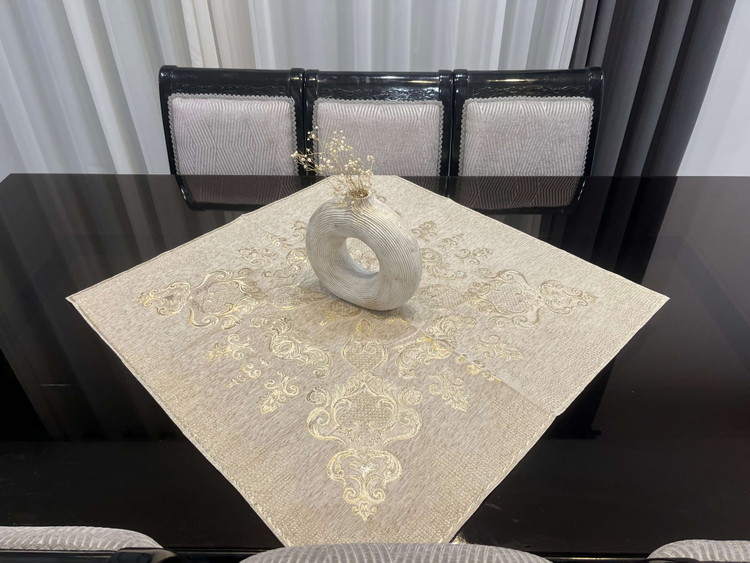 رومیزی مخمل طلاکوب طرح پرواز رنگ نسکافه ای