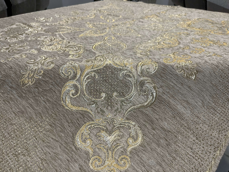 رومیزی مخمل طلاکوب طرح پرواز رنگ نسکافه ای