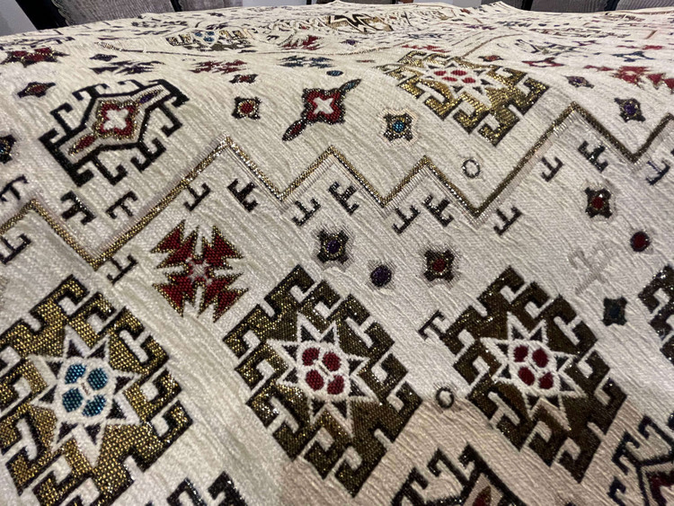 رومیزی مربع جاجیمی سنتی رنگ کرم