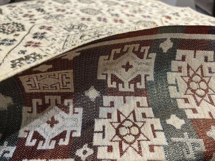 رومیزی مربع جاجیمی سنتی رنگ کرم