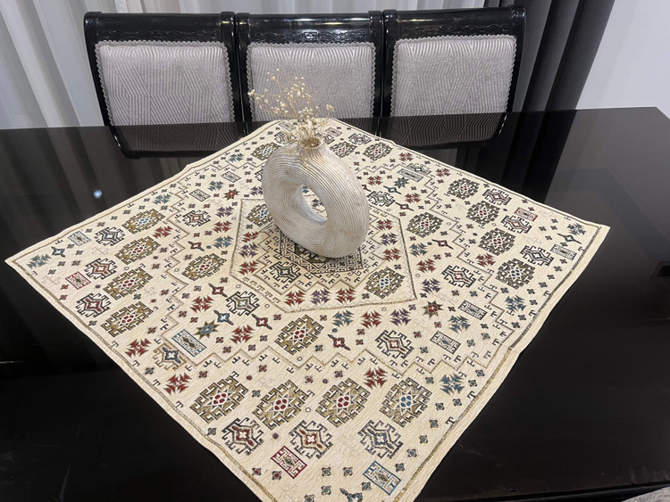 رومیزی مربع جاجیمی سنتی رنگ کرم