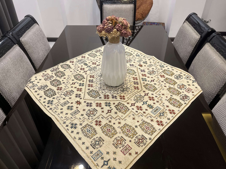 رومیزی مربع جاجیمی سنتی رنگ کرم