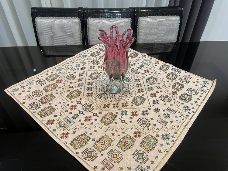 رومیزی مربع جاجیمی سنتی رنگ کالباسی