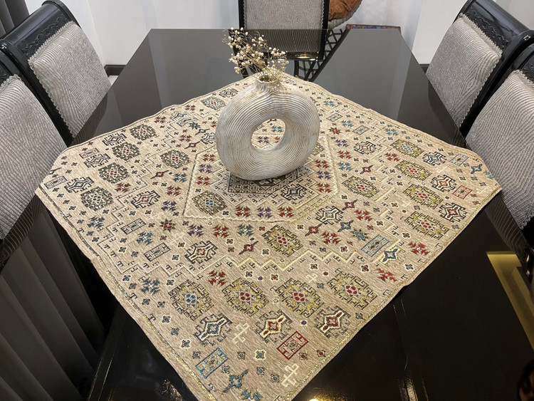 رومیزی مربع جاجیمی سنتی رنگ نسکافه ای