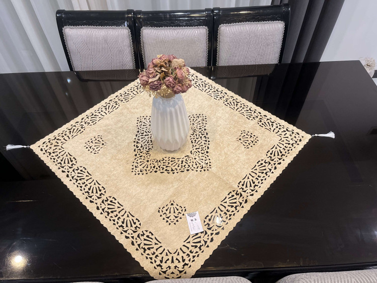 رومیزی مربع شاندیز رنگ کرم