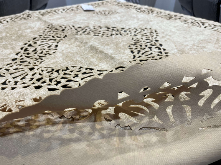 رومیزی مربع شاندیز رنگ کرم