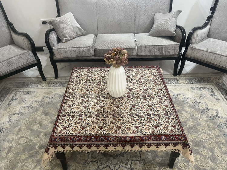 رومیزی مربع قلمکار اصفهانی 100*100 کرم قرمز مدل 1