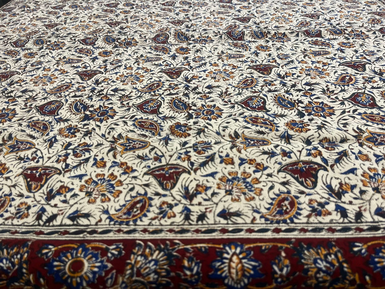 رومیزی مربع قلمکار اصفهانی 100*100 کرم قرمز مدل 1
