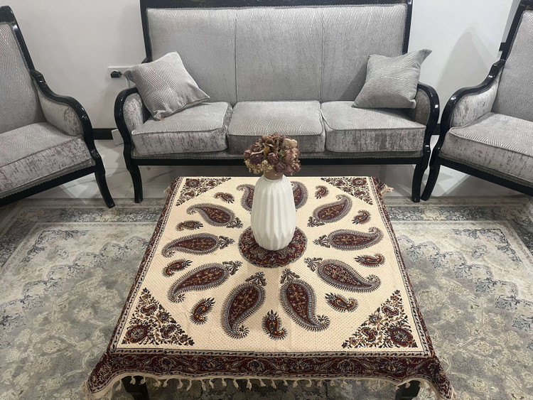 رومیزی مربع قلمکار اصفهانی 100*100 کرم قرمز مدل 2
