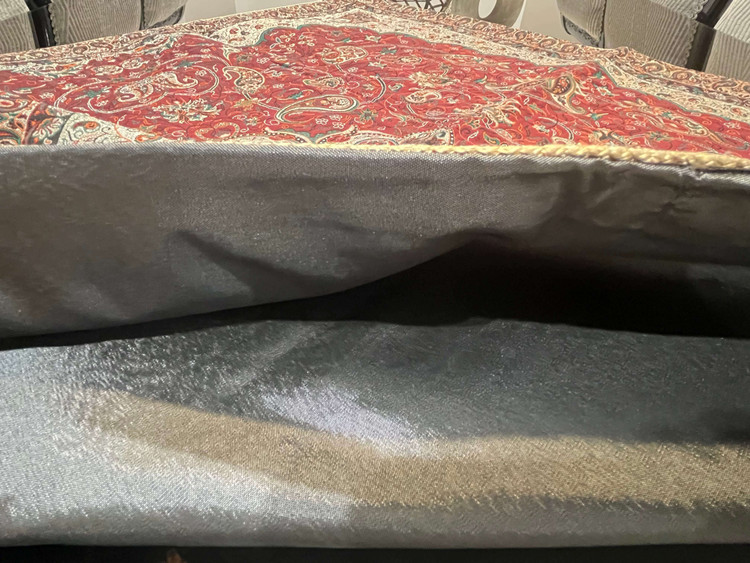 رومیزی مربع ترمه رنگ قرمز