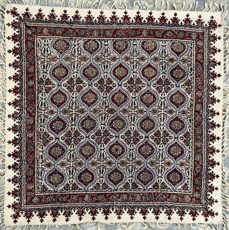 رومیزی مربع قلمکار اصفهان 100*100 کرم قرمز مدل 5