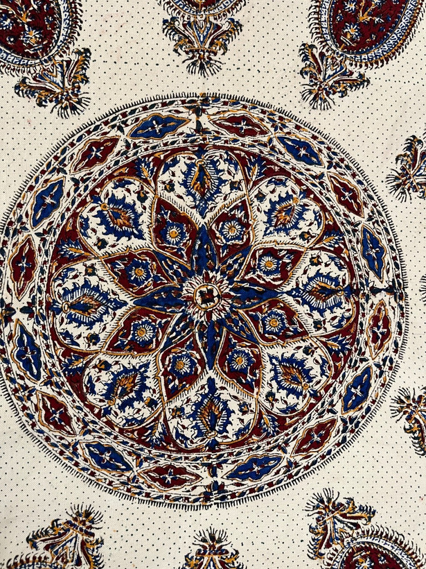 رومیزی گرد قلمکار اصفهانی قطر 120 مدل 2