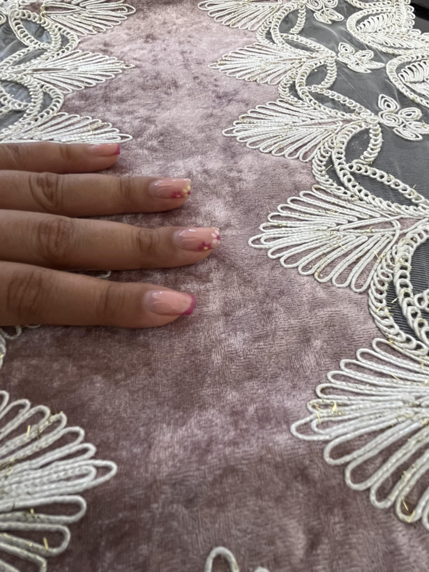 رومیزی گیپور گل برجسته ۳ تکه مبل و عسلی سرمیران، طرح ساده رنگ کالباسی