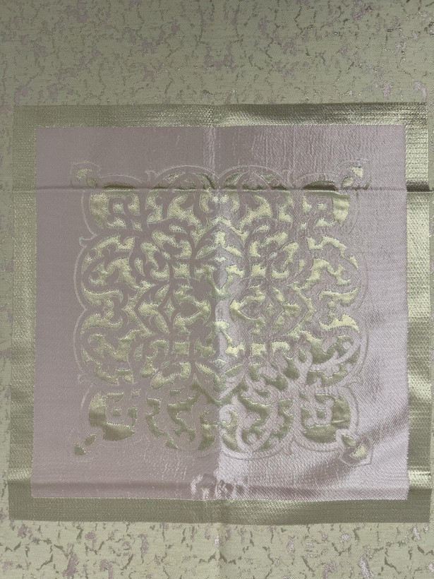 رومیزی مخمل طلاکوب طرح پتینه رنگ کرم کالباسی