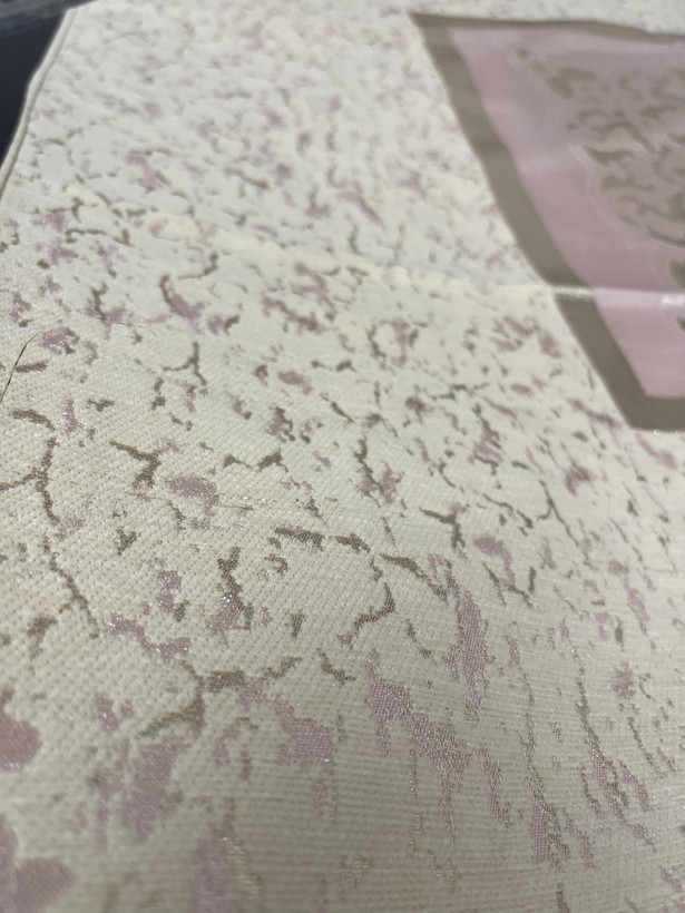 رومیزی مخمل طلاکوب طرح پتینه رنگ کرم کالباسی