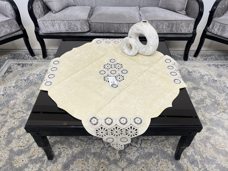 رومیزی مخمل قلاب باف رنگ کرم