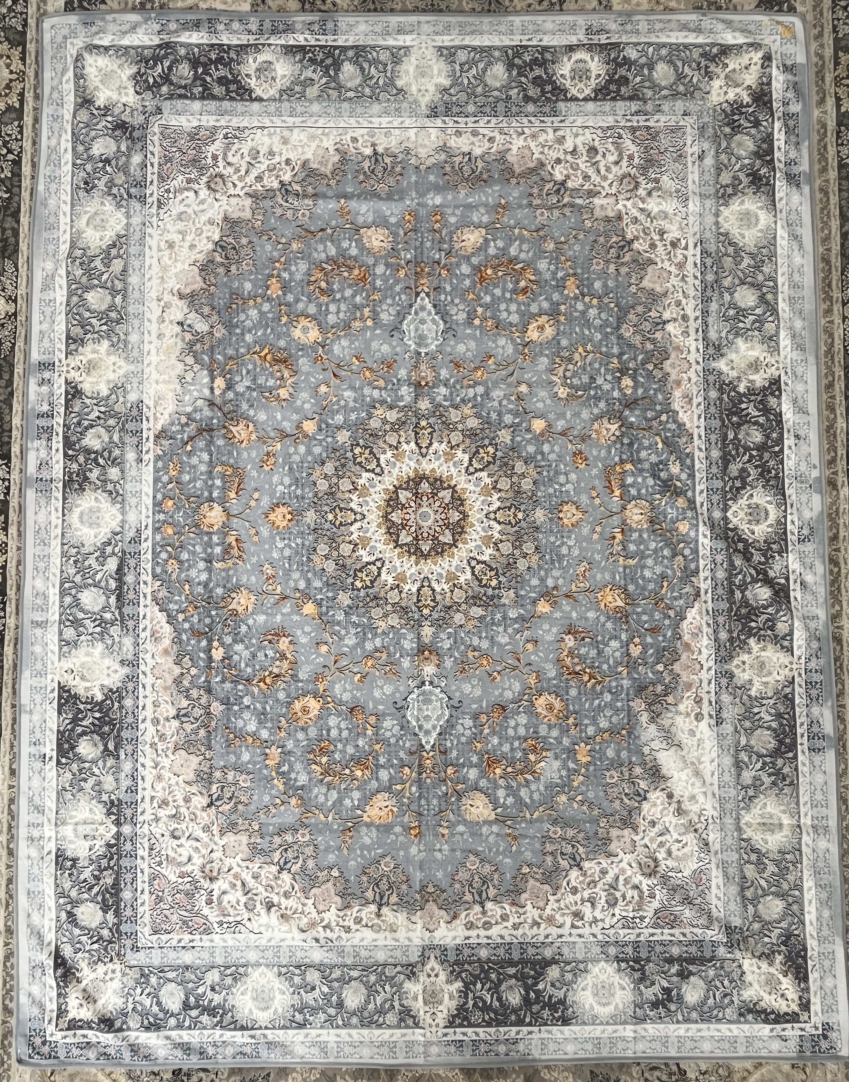 زیرسفره ای عروس جنس مخمل رنگ کرم خاکستری