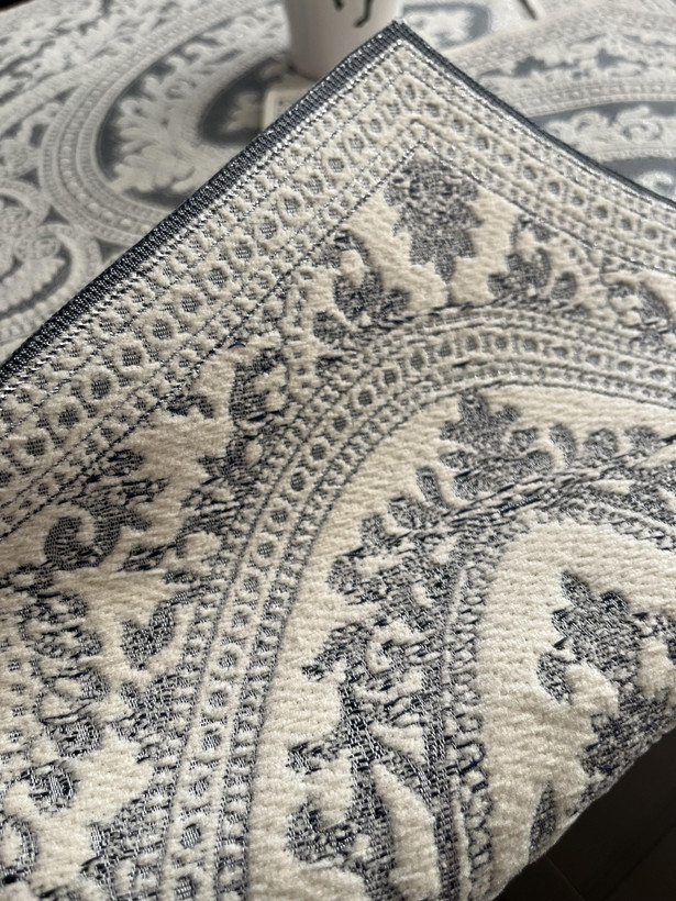 رومیزی مخمل 4 تیکه رنگ کرم طوسی