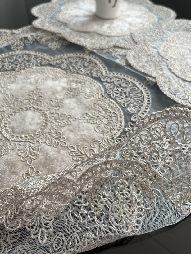 ست رومیزی گرد گیپور دانتل سنگدوزی 3 تکه رنگ کرم نسکافه ای